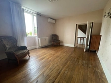 Maison, étang, dépendances, jardin  sur 8853 m2 de parcelle