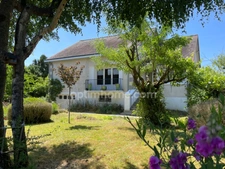 Maison de 3 chambres avec sous sol complet sur 837 m2 de terrain 