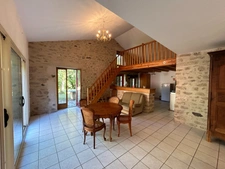 Propriété à vendre 10 pièces 400m2 habitable sur 3,5 hectares de terrain,  piscine et dépendances.