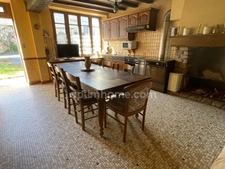 ensemble immobilier sur 1700m2 avec deux maisons, grange atelier jardin et puits 