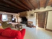 Propriété à vendre 10 pièces 400m2 habitable sur 3,5 hectares de terrain,  piscine et dépendances.