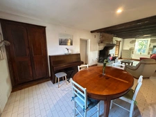 Propriété à vendre 10 pièces 400m2 habitable sur 3,5 hectares de terrain,  piscine et dépendances.