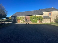 ensemble immobilier sur 1700m2 avec deux maisons, grange atelier jardin et puits 