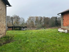 Corps de ferme à rénover avec 9511 m2 de terrain