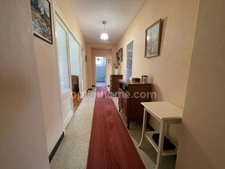 Maison de 3 chambres avec sous sol complet sur 837 m2 de terrain 