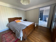 ensemble immobilier sur 1700m2 avec deux maisons, grange atelier jardin et puits 