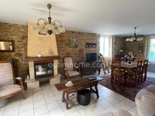 Maison de 107m2 avec double  garage et 3663 m2 de terrain 