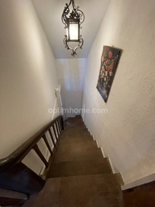 Maison et grandes granges et 54000 m2 de terrain avec étang 