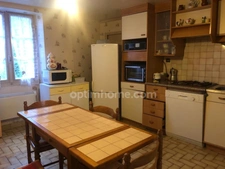 Maison de bourg de 180m2 avec 6 chambres.