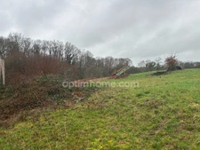 Bâtiment de 420m2 sur 2,9 hectares de terrain et bois.