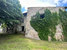 Corps de ferme à rénover avec terrain de 1203 m2