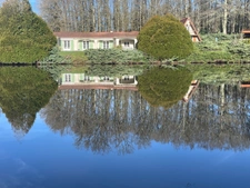 Très belle Propriété de  6,7hectares avec maison de plain-pied de 200m2, plan d'eau, gîte et dépendances 
