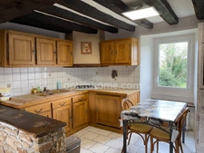 Corps de ferme avec deux granges et dépendances sur 3325m2 attenant. 