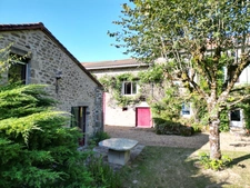 Propriété à vendre 10 pièces 400m2 habitable sur 3,5 hectares de terrain,  piscine et dépendances.