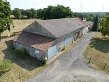 propriété, maison et nombreuses dépendances sur 1,3 hectare de terrain  SAINT MARTIAL SUR ISOP (87)