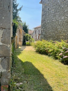 Belle propriété sur un parc d'un hectare. 