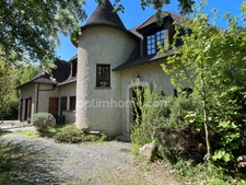 Maison à vendre 5 chambres dans parc avec tennis et piscine 