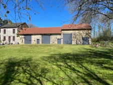 maison  de charme- granges attenantes et 3000 m2 de terrain
