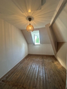 Maison bourgeoise de 8 pièces avec jardin, garage et dépendances
