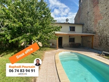Maison de  bourg de 95m2, 3 chambres sur parcelle de 360m2 avec piscine et garage.