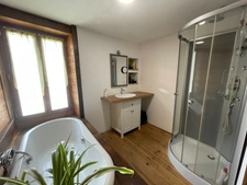 Corps de fermé rénové 170m2 avec deux granges -1370 m2 de terrain 
