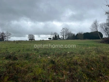Bâtiment de 420m2 sur 2,9 hectares de terrain et bois.