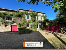 Propriété à vendre 10 pièces 400m2 habitable sur 3,5 hectares de terrain,  piscine et dépendances.