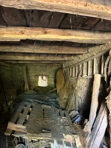 Ancienne fermette composée d’une maison, d’une grange attenante, d’un hangar sur 1139m2 de terrain.