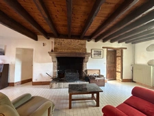 Propriété à vendre 10 pièces 400m2 habitable sur 3,5 hectares de terrain,  piscine et dépendances.