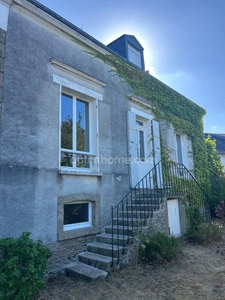 Maison bourgeoise de 8 pièces avec jardin, garage et dépendances