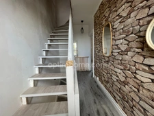 Belle maison en pierre de 4 chambres avec jardin de 515 m2 plat et clôturé.