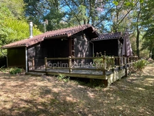 un chalet au bord de l'eau 