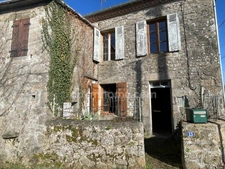 Maison à rénover avec grange et jardin à Châteauponsac