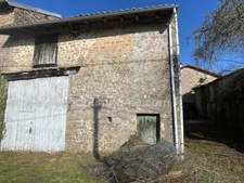 Maison à rénover avec grange et jardin à Châteauponsac