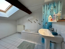 Propriété à vendre 10 pièces 400m2 habitable sur 3,5 hectares de terrain,  piscine et dépendances.