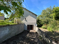 Maison à vendre 4 pièces LUSSAC LES EGLISES (87) sur grand jardin clos de 1954m2 proche ruisseau.