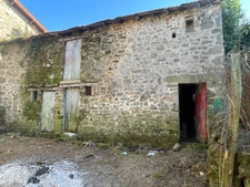 Maison à rénover avec grange et jardin à Châteauponsac