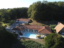 Très belle Propriété de  6,7hectares avec maison de plain-pied de 200m2, plan d'eau, gîte et dépendances 