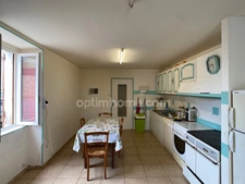 Grande maison en pierre de 227m2 centre bourg, 6 chambres.