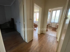 Ensemble immobilier en pierre avec 5000 m2 de terrain.
