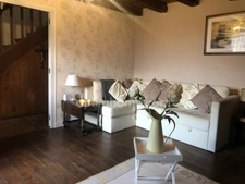 Maison en pierre avec 3 chambres et jardin clos