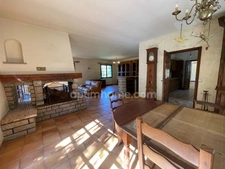 Maison à vendre 5 chambres dans parc avec tennis et piscine 