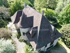 Maison à vendre 5 chambres dans parc avec tennis et piscine 