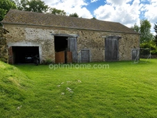 Corps de fermé rénové 170m2 avec deux granges -1370 m2 de terrain 