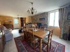 Maison de 107m2 avec double  garage et 3663 m2 de terrain 