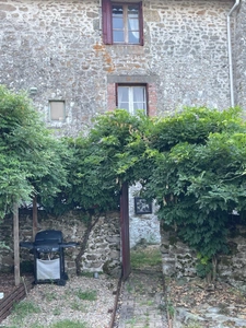 Maison en pierre avec 3 chambres et jardin clos