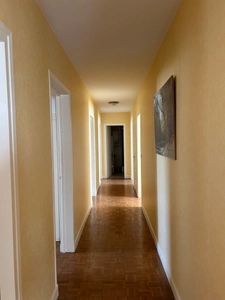 Très grande maison de caractère de 250m2 avec 8 chambres sur un beau parc de 2440m2.