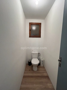 Maison individuelle en pierre de 126 m2 avec dépendances sur terrain de 2610 m2.