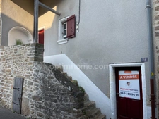 Maison en pierre avec 3 chambres et jardin clos