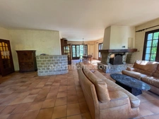 Maison à vendre 5 chambres dans parc avec tennis et piscine 